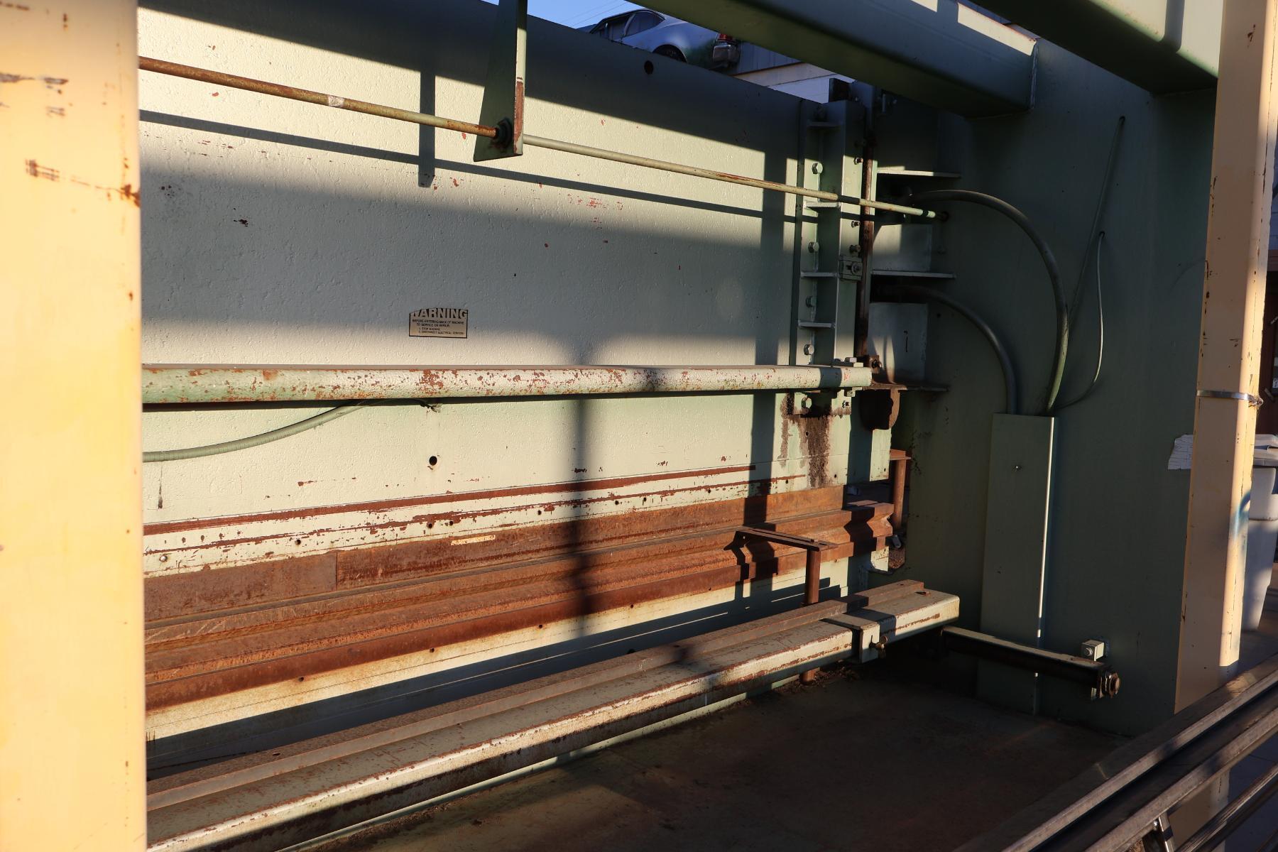 90 Ton, Betenbender #12-90, hydraulic press brake, 12' overall, 132" between housing, 6" stroke, 8" throat - Image 8