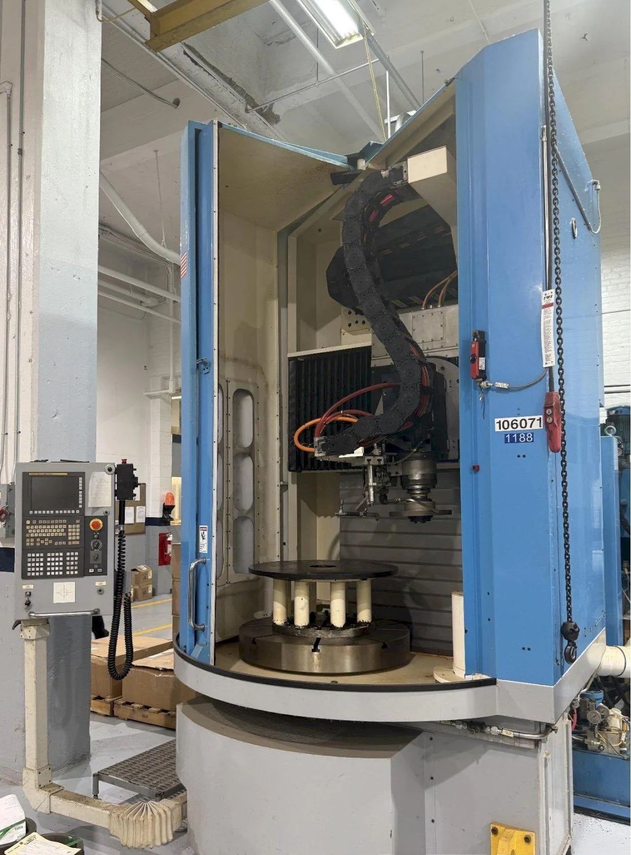 Campbell #750-36-36-36/42, CNC vertical grinder, Fanuc 31iA, coolant filtration unit, chiller, 2016 - Image 2