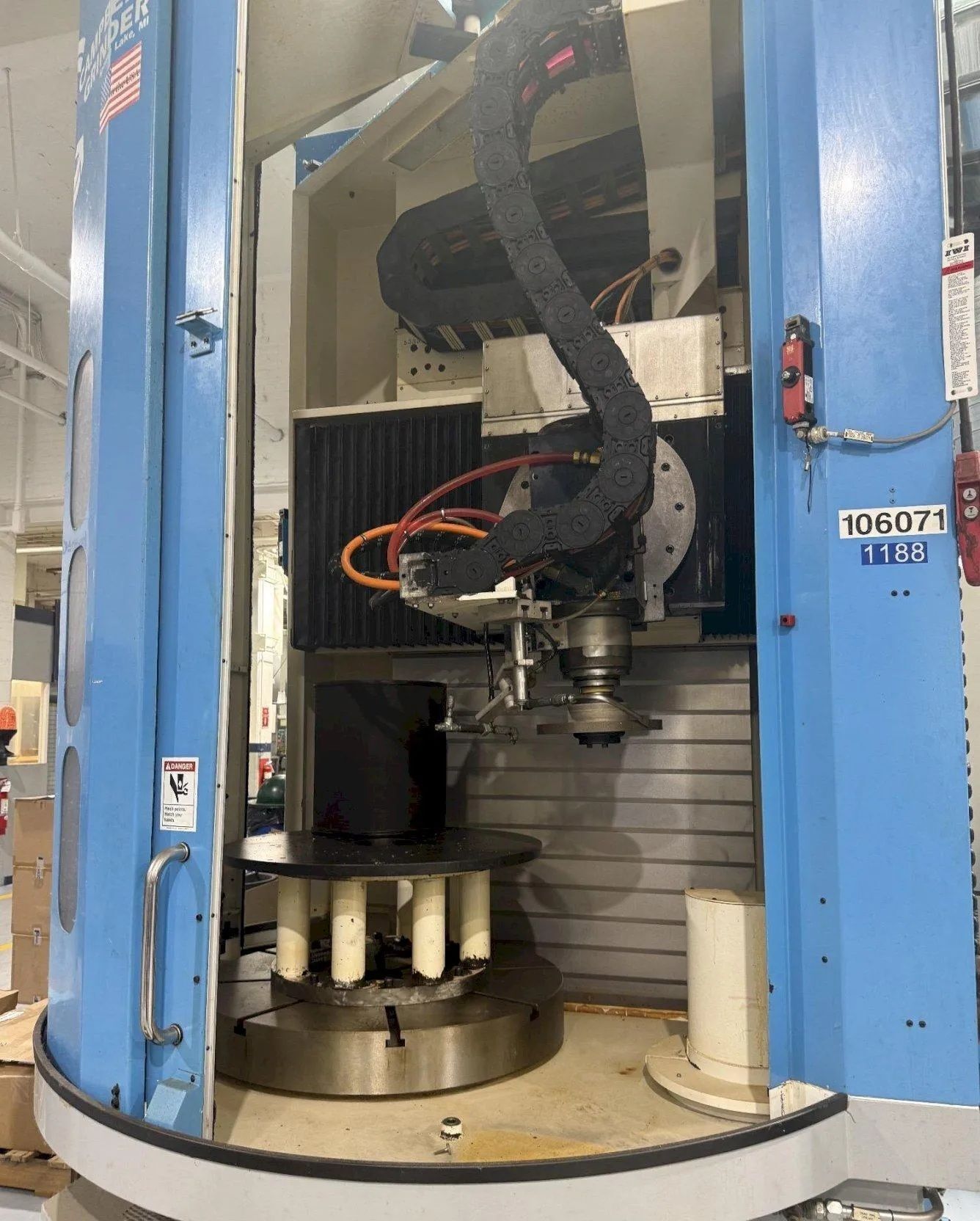 Campbell #750-36-36-36/42, CNC vertical grinder, Fanuc 31iA, coolant filtration unit, chiller, 2016 - Image 4
