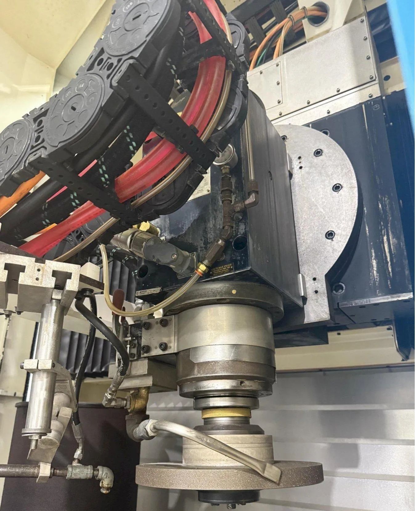 Campbell #750-36-36-36/42, CNC vertical grinder, Fanuc 31iA, coolant filtration unit, chiller, 2016 - Image 6