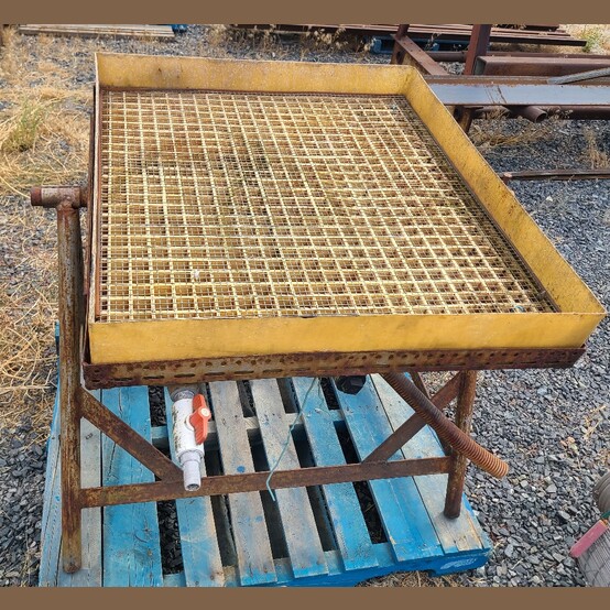 Static Laboratory Filter, 3/8" wire mesh opening, 1-1/8" plastic grid opening, bottom discharge - Image 4