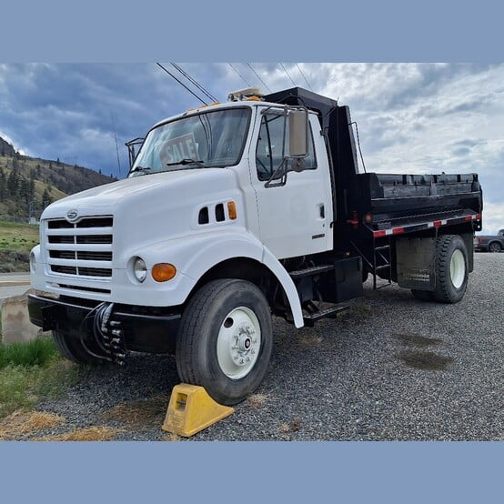 Sterling #L7501, Dump Truck, 330 HP CAT 3126 engine, 4x2 single axle, 95.5" x 12' dump bed, 169,881 km, 5,140 - Image 1