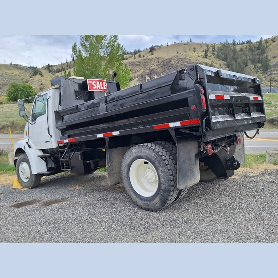 Sterling #L7501, Dump Truck, 330 HP CAT 3126 engine, 4x2 single axle, 95.5" x 12' dump bed, 169,881 km, 5,140 - Image 3