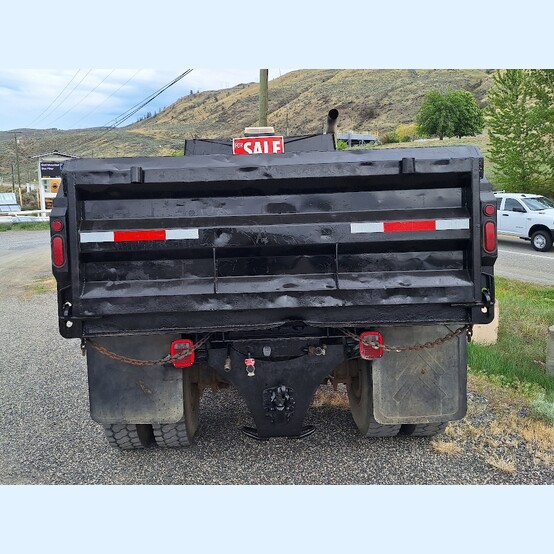 Sterling #L7501, Dump Truck, 330 HP CAT 3126 engine, 4x2 single axle, 95.5" x 12' dump bed, 169,881 km, 5,140 - Image 4
