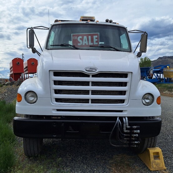Sterling #L7501, Dump Truck, 330 HP CAT 3126 engine, 4x2 single axle, 95.5" x 12' dump bed, 169,881 km, 5,140 - Image 8
