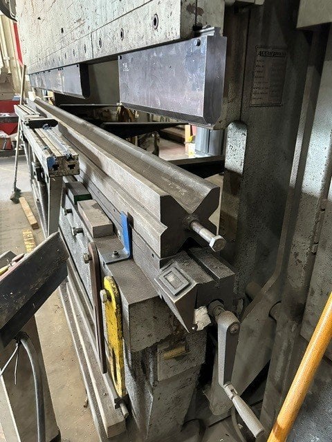 400 Ton, Accurpress #740014, hydraulic press brake, 14' overall, 12' 6" between housing, 10" stroke, 20" - Image 3