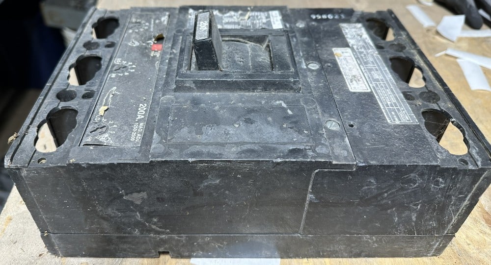 200 Amps, ITE, JL63F400, 400A Frame Molded Case Circuit Breaker, 3-Pole, 600 VAC, Adjustable Magnetic Trip - Image 3