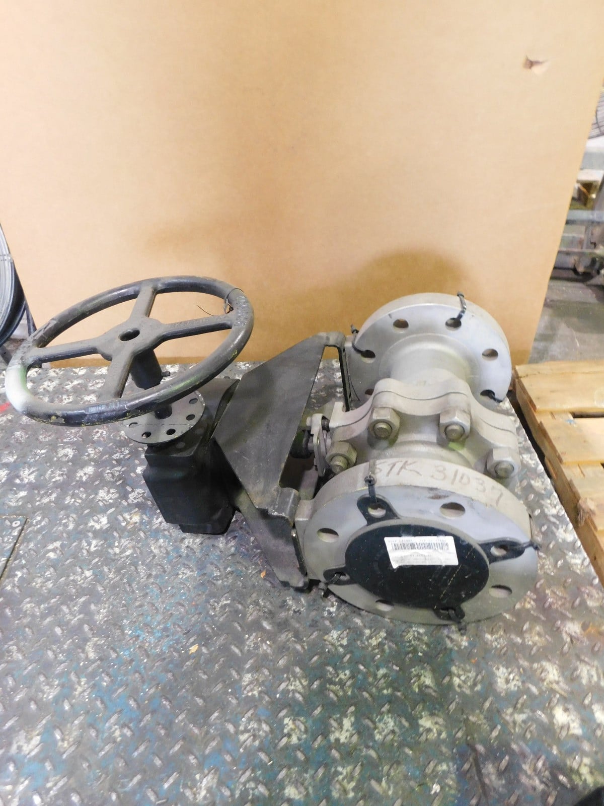4" Nibco, Std Port Flanged Ball Valve, 600#, CF8M 316SS, Fire Safe, F565-S6-N-66-FS, refurbished - Image 1