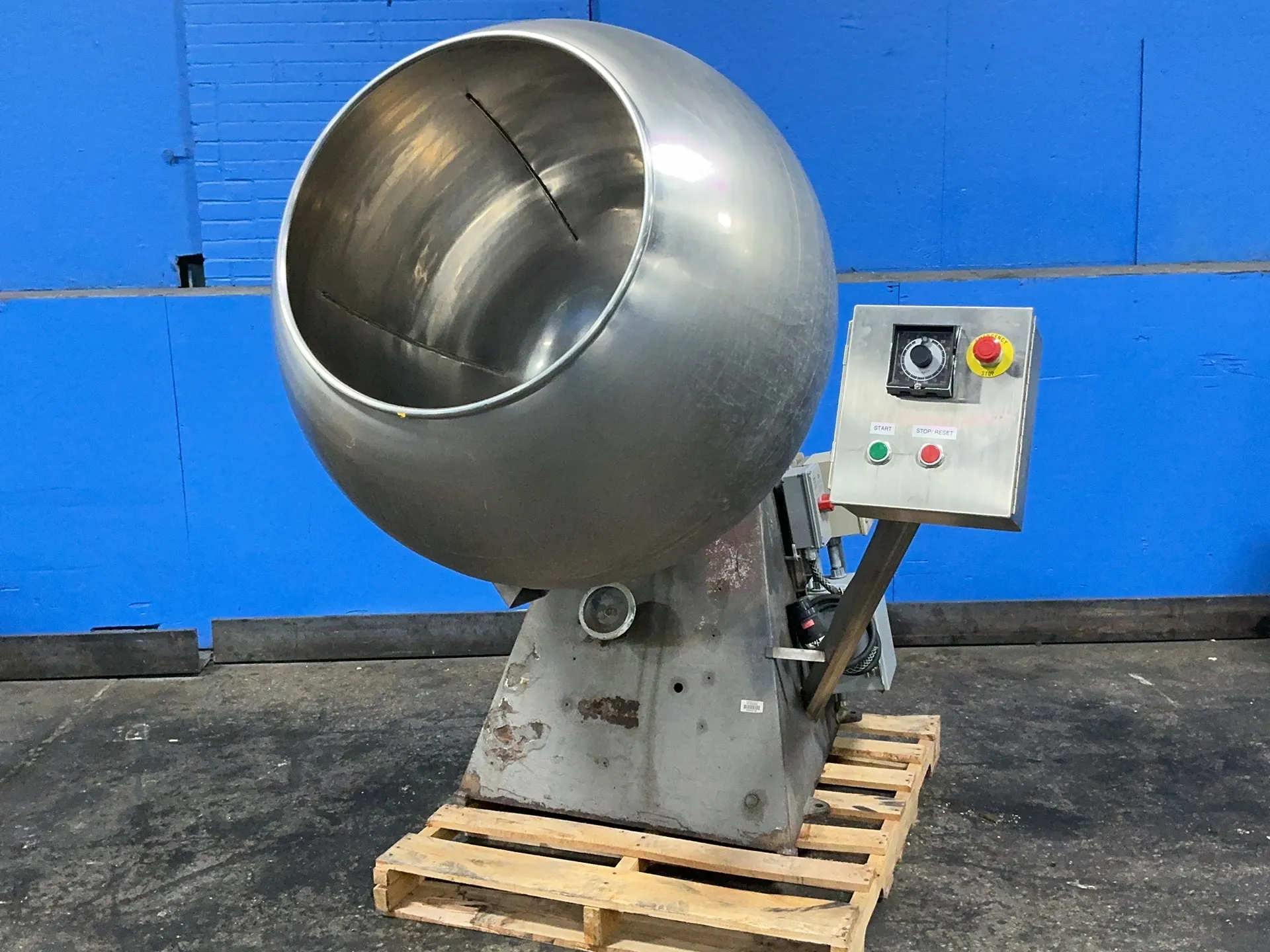 27" diameter coating pan machine, #MXRBLD03, Yaskawa V1000 drive, 600 V. - Image 2