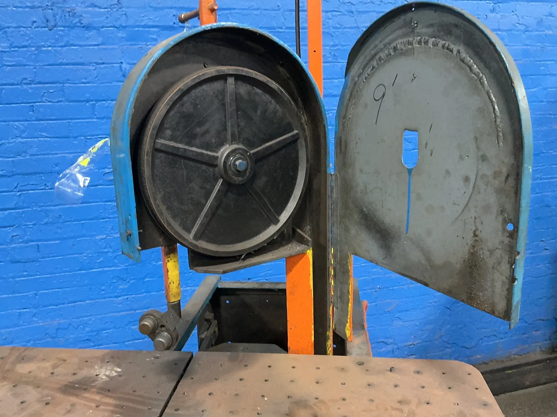 10" x 9" Roll-In Saw, vertical band saw, 18" x 48" table, 0.75 HP, 115/230 V., AS IS - Image 2