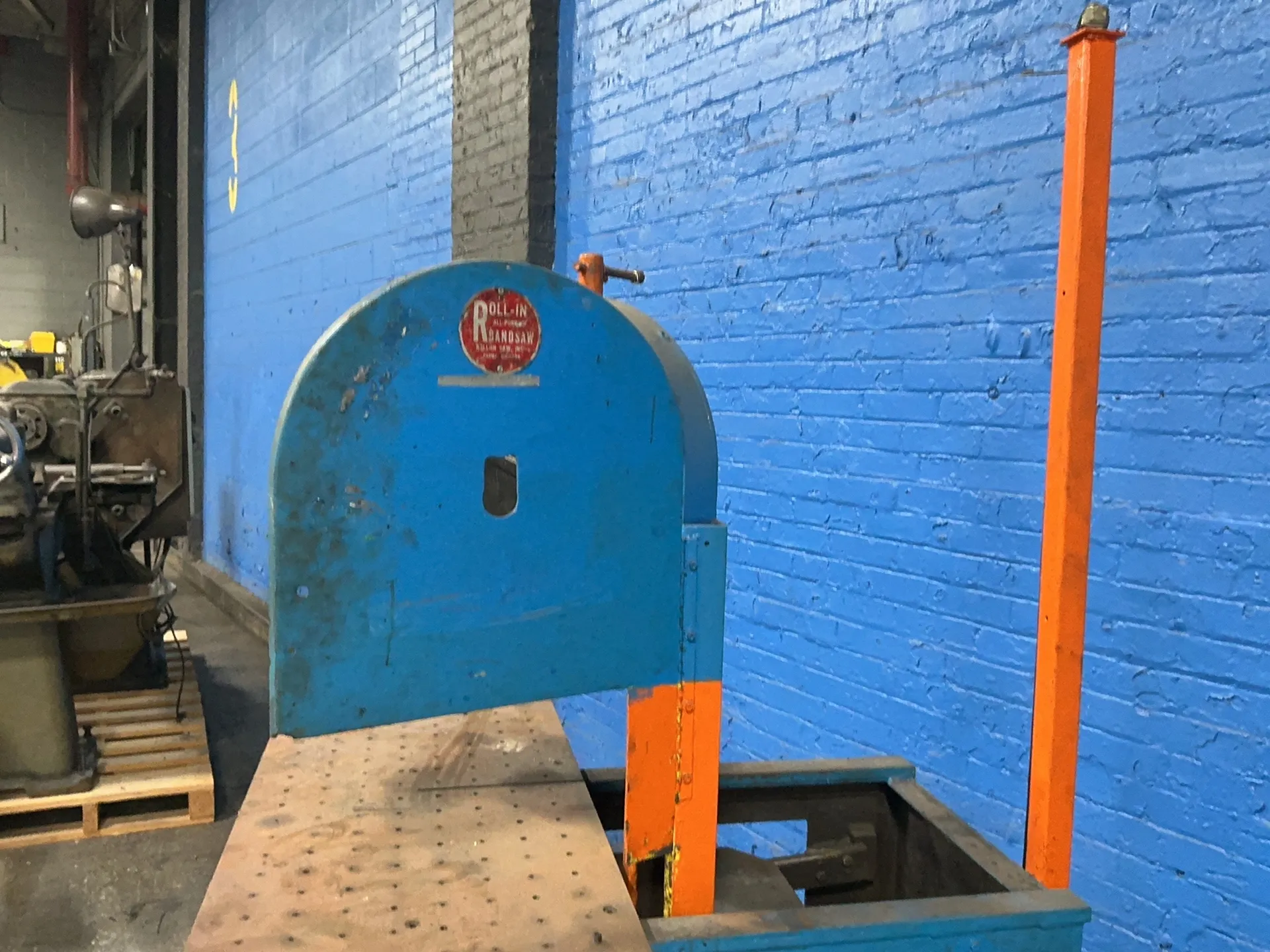 10" x 9" Roll-In Saw, vertical band saw, 18" x 48" table, 0.75 HP, 115/230 V., AS IS - Image 4