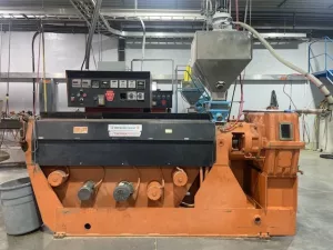 3.5" Davis Standard, Profile Extrusion Line, 24:1 L/D, air cooled, 75 HP AC motor, vacuum sizing tank, Ferris - Image 6