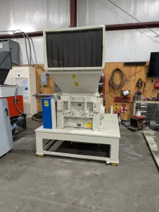 28" x 21" Cumberland #28B-3KN, Granulator, 75 HP AC motor, 3 rotor knives, 2 bed knives, 0.38" screen, 5 HP - Image 1