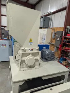 28" x 21" Cumberland #28B-3KN, Granulator, 75 HP AC motor, 3 rotor knives, 2 bed knives, 0.38" screen, 5 HP - Image 4