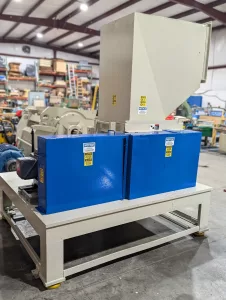 28" x 21" Cumberland #28B-3KN, Granulator, 75 HP AC motor, 3 rotor knives, 2 bed knives, 0.38" screen, 5 HP - Image 5