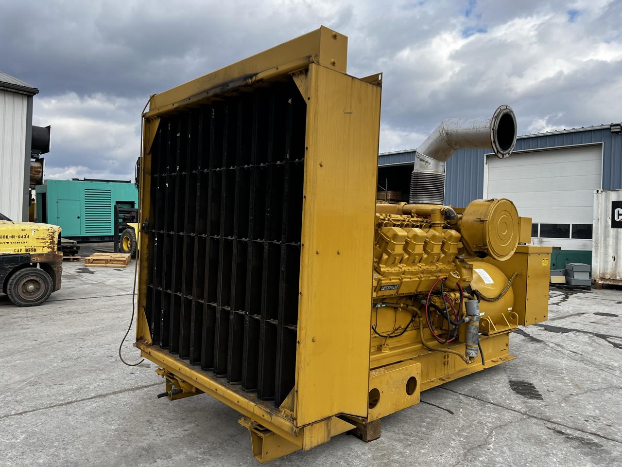 900 KW Caterpillar #SR-4, diesel generator set, 120/208 Volts, 3 phase, 1337 HP @ 1800 RPM, 3508-DITA engine - Image 2