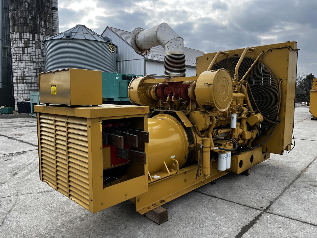 900 KW Caterpillar #SR-4, diesel generator set, 120/208 Volts, 3 phase, 1337 HP @ 1800 RPM, 3508-DITA engine - Image 6