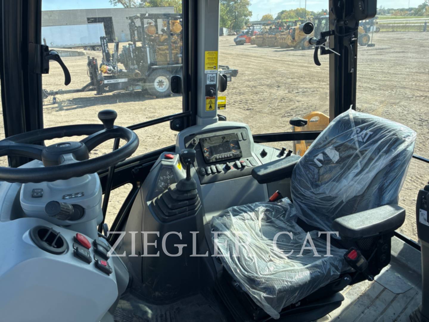 Cat 420, Backhoe Loader, 99 hours, S/N: H8T04673, 2024 - Image 6