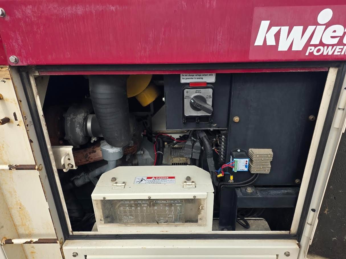 80 KW Shindaiwa #DGK100B, diesel generator set, 100 KVA, 240/480 Volts, 3-phase, 150 HP, Isuzu EE-6BG1T engine - Image 5