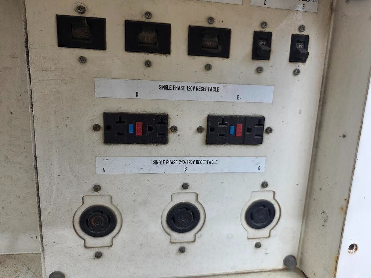 80 KW Shindaiwa #DGK100B, diesel generator set, 100 KVA, 240/480 Volts, 3-phase, 150 HP, Isuzu EE-6BG1T engine - Image 6
