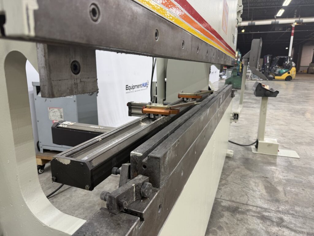 100 Ton, Accurpress #710010, 3-Axis CNC hydraulic press brake, 10' overall, 102" between housing, 8" stroke - Image 6