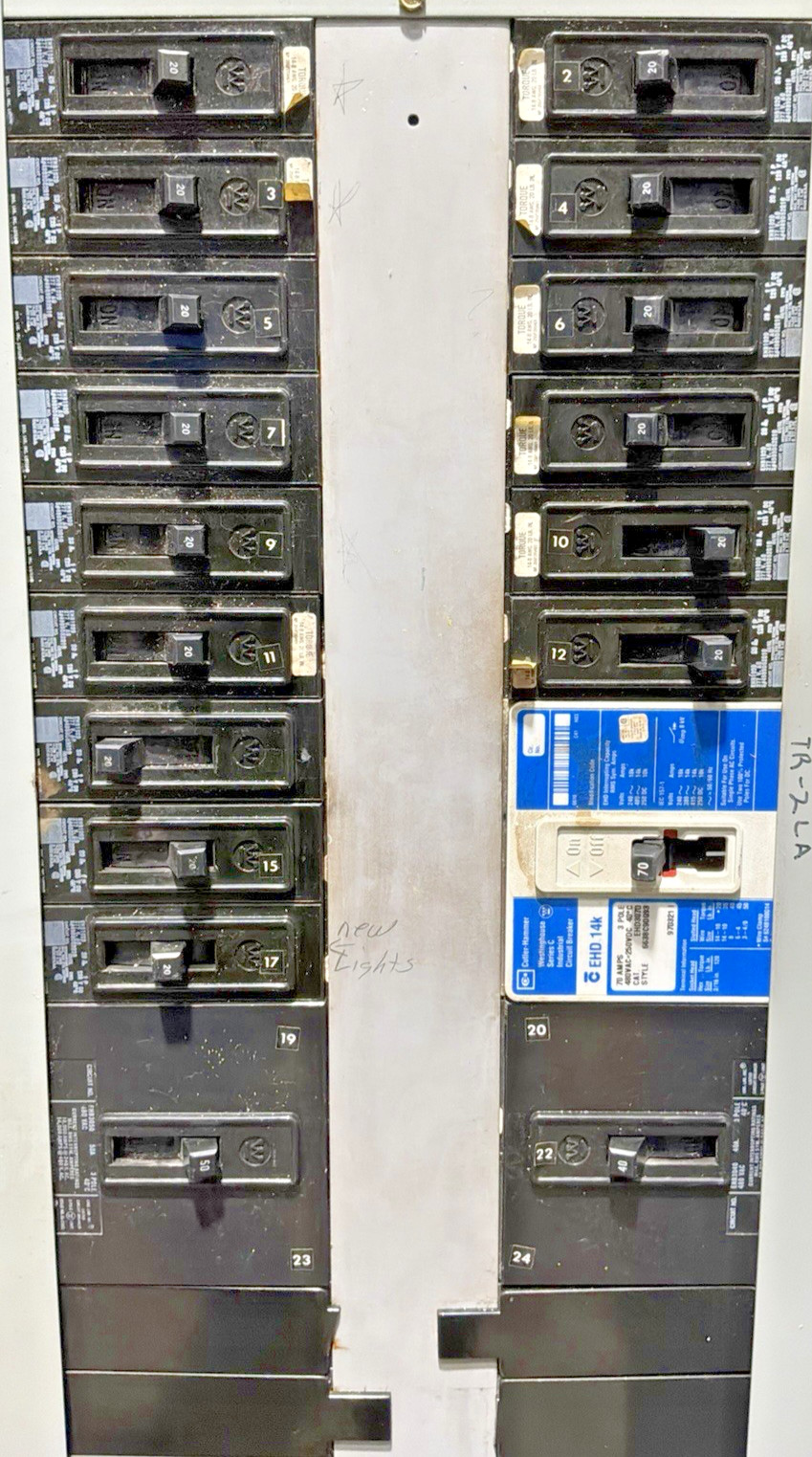 400 Amp. Westinghouse DA72087, MLO Panelboard, 480Y/277 Volts, 3 Phase, 4 Wire - Image 7