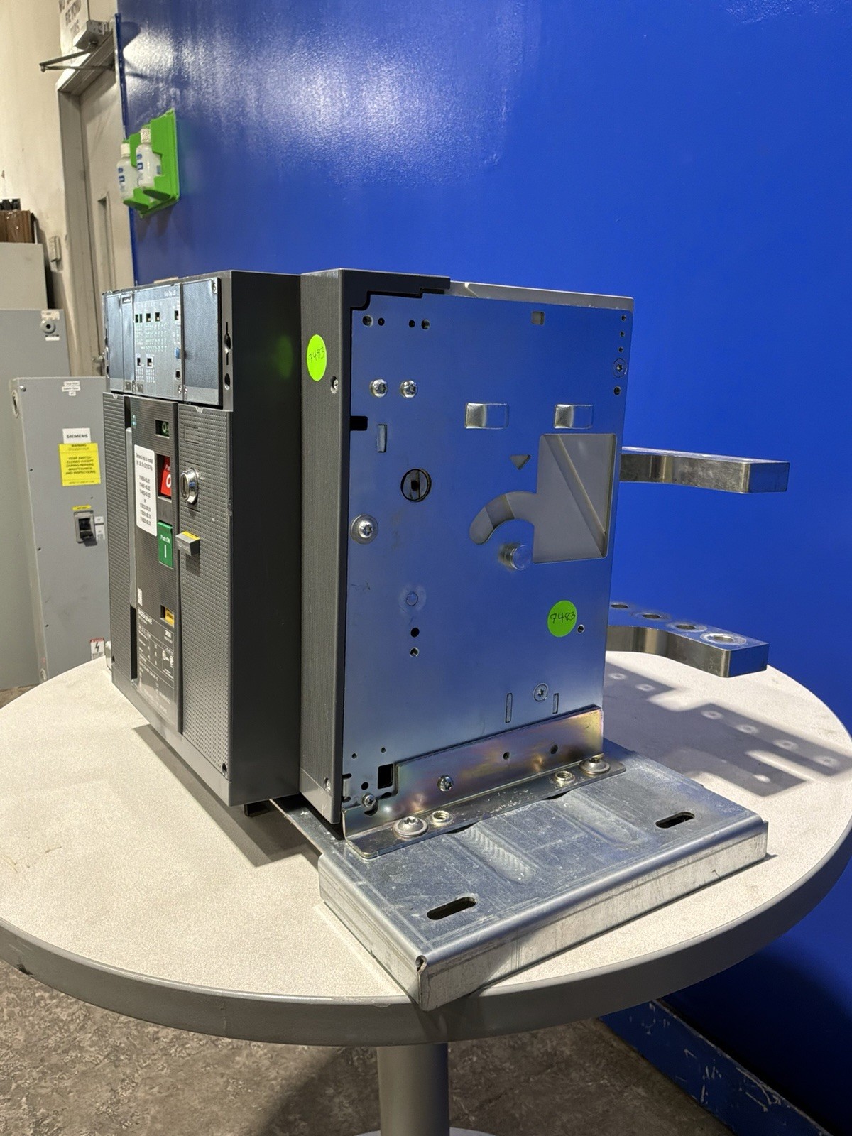 3600 Amps, ABB #SACEE42H-A/E, circuit breaker, 730 Volts, 4 Pole (2 available) - Image 3