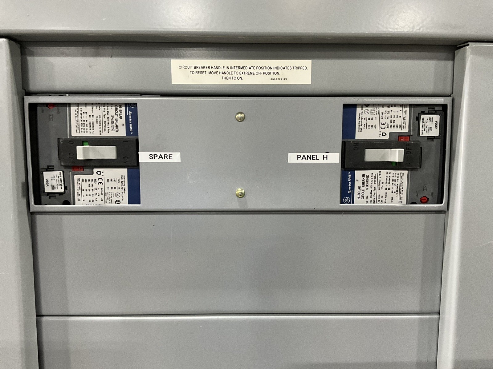 600 Amp. General Electric 6770360B05, Panelboard, 480 Volts, 3 Phase, 4 Wire - Image 3