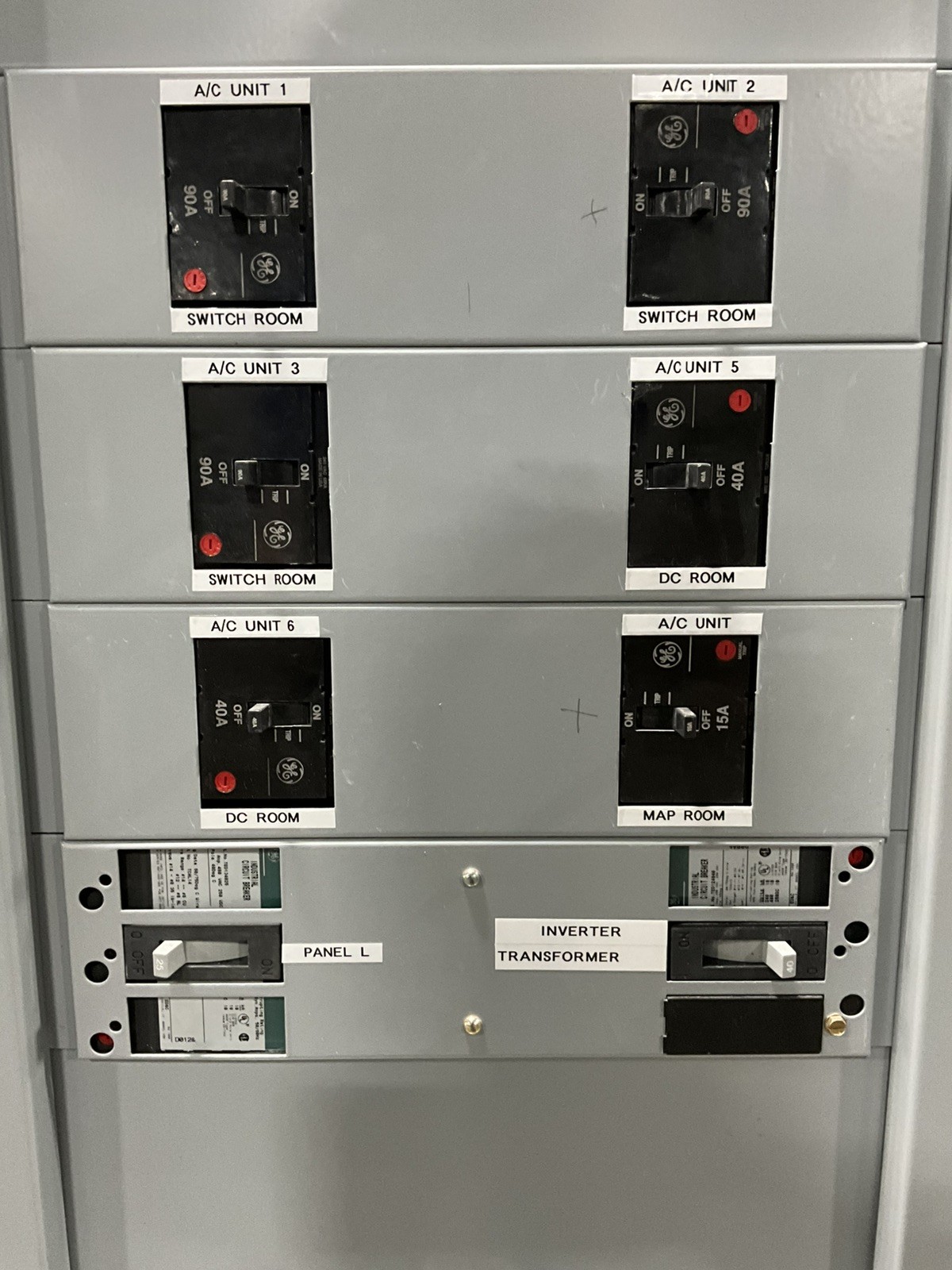 600 Amp. General Electric 6770360B05, Panelboard, 480 Volts, 3 Phase, 4 Wire - Image 4
