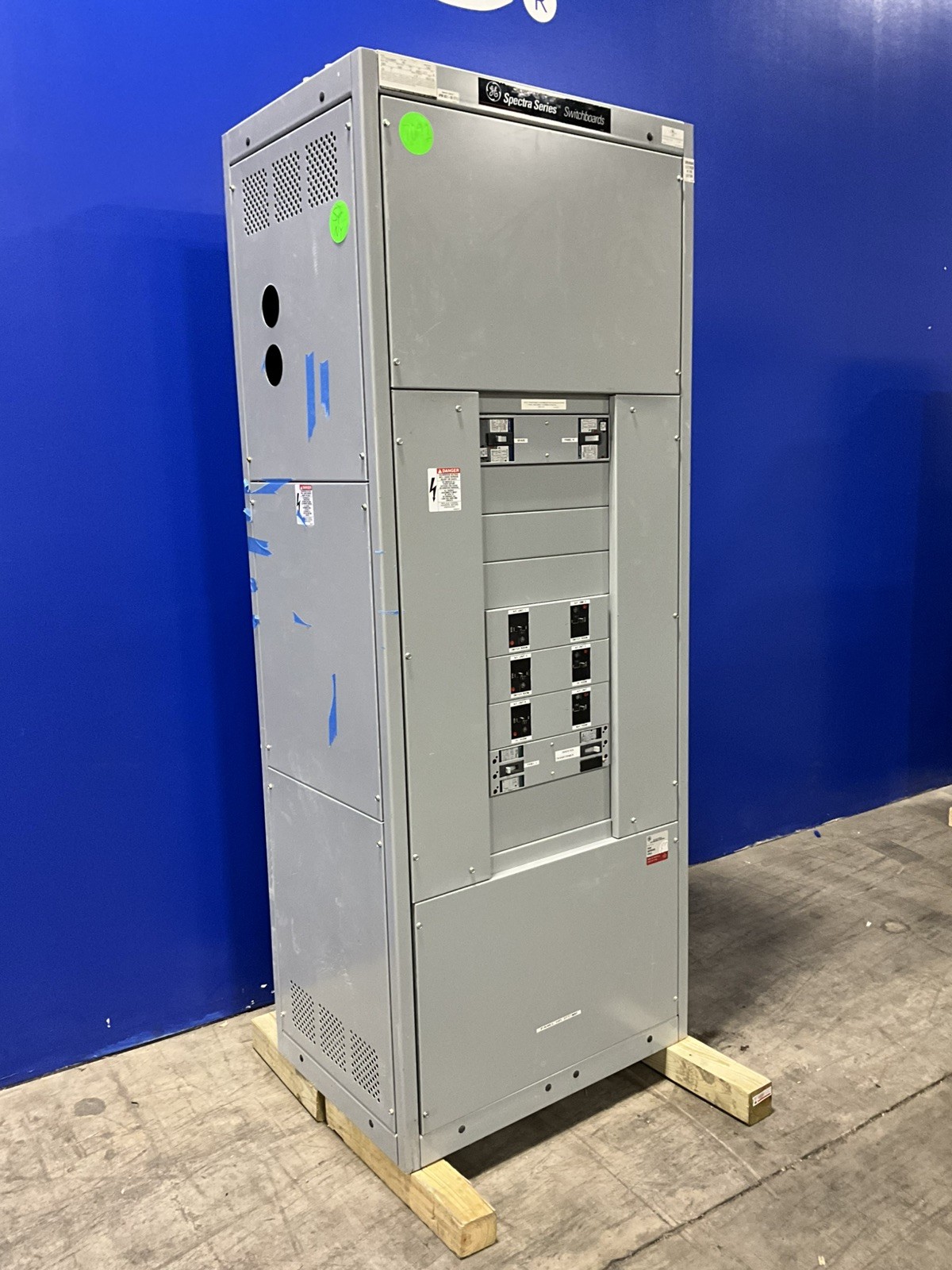 600 Amp. General Electric 6770360B05, Panelboard, 480 Volts, 3 Phase, 4 Wire - Image 5