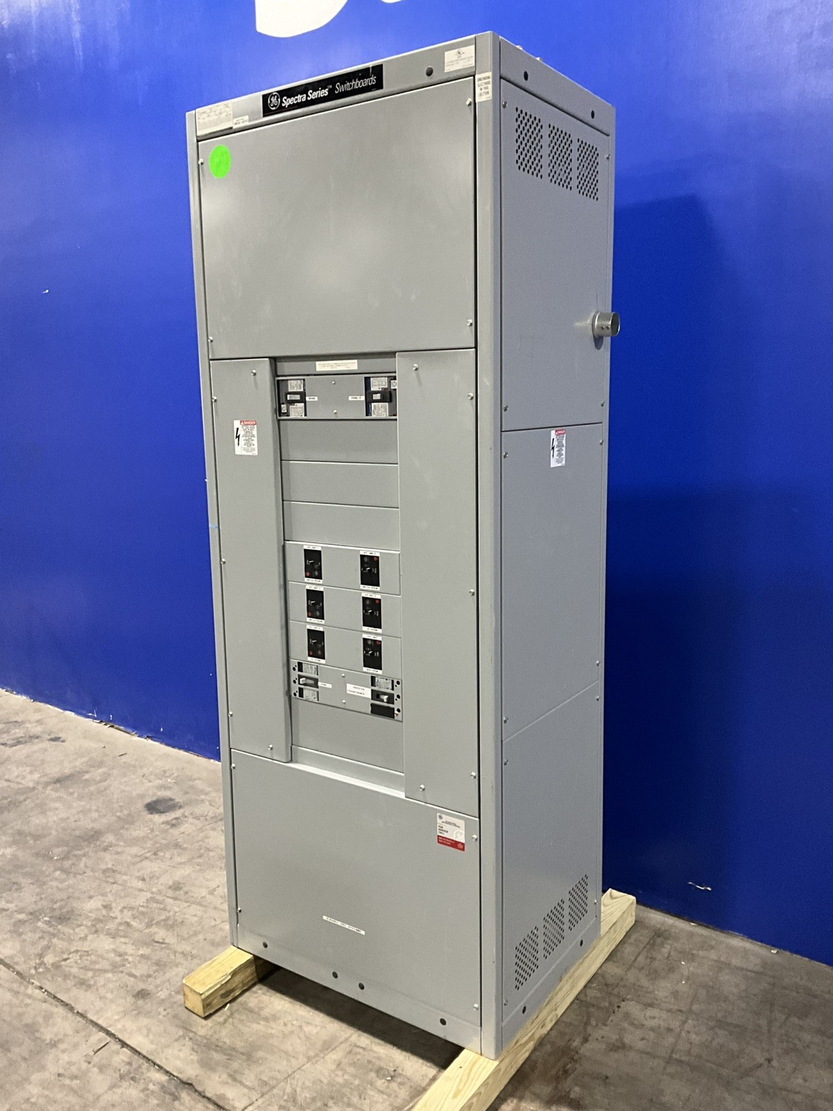 600 Amp. General Electric 6770360B05, Panelboard, 480 Volts, 3 Phase, 4 Wire - Image 6