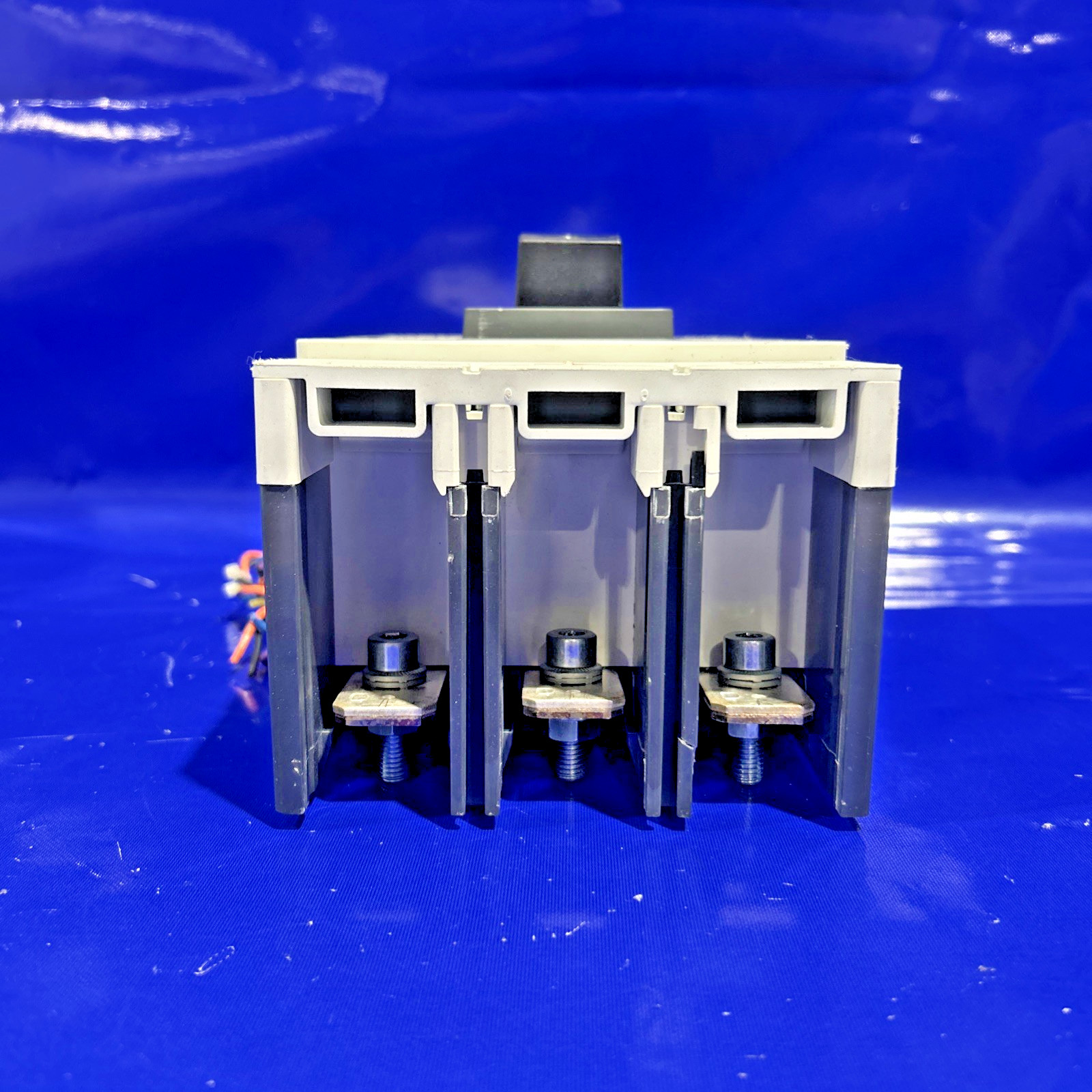 350 Amps, Siemens #HJX3B350MA2REX6, circuit breaker, 600 Volts, 3 Pole (2 available) - Image 4