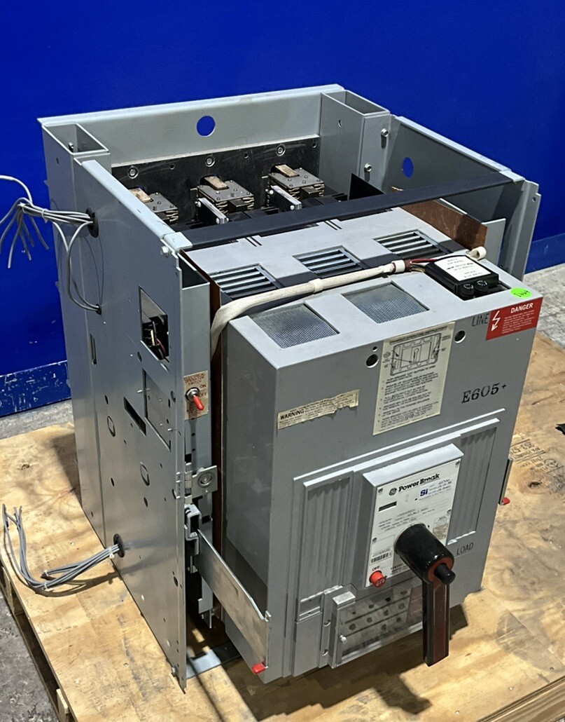 4000 Amps, General Electric #TCVVF9640E5C, Power Break main circuit breaker, 600 Volts - Image 4