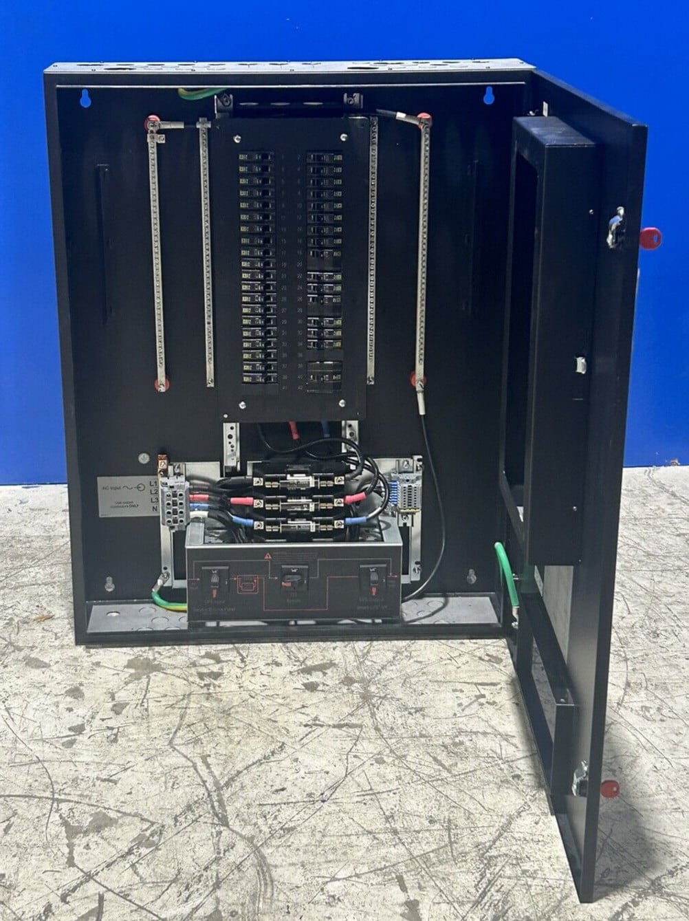 10.0 -30 KVA APC #SBPSU10K30FC1M1-WP, Smart-UPS VT maintenance bypass panel, 208 Volts - Image 2