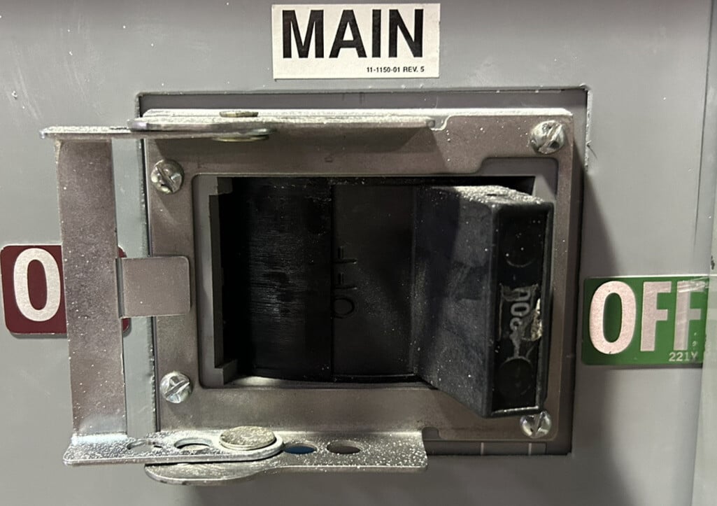1200 Amp. Chicago Switchboard 16939, ITE Panelboard, 480/277 Volts, 3 Phase, 3 Wire - Image 4