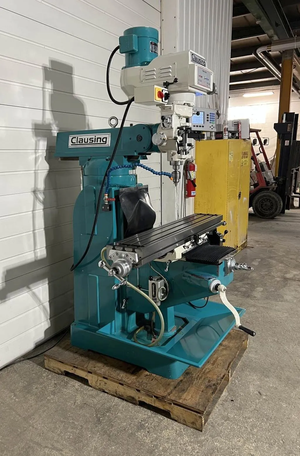 Clausing #2VS08, vertical knee mill, 9" x49" tbl., 38" X, 14" Y, 3 HP, 4350 RPM, digital read out, power - Image 3