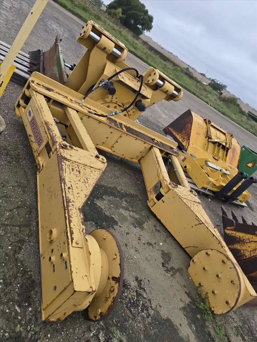 IMT Tirehand #TH2551B, 10000 lb. tire manipulator - Image 1