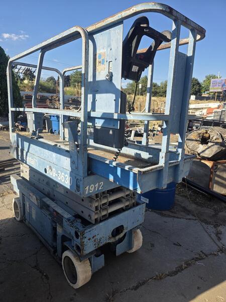 500 lb. Genie #GS-1930, electric slab scissor lift, 19' platform height, 64.5" x 29.25" platform, 36" - Image 4