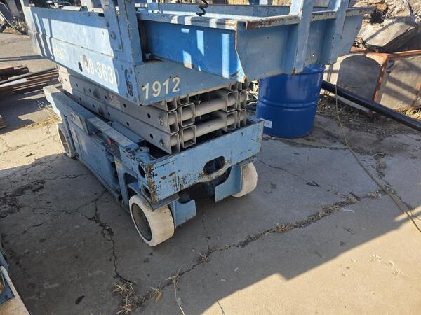 500 lb. Genie #GS-1930, electric slab scissor lift, 19' platform height, 64.5" x 29.25" platform, 36" - Image 6