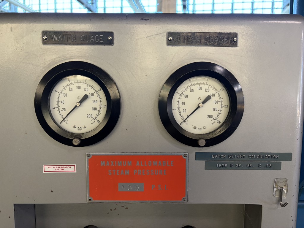 Farrel #BR, Lab Banbury Mixer, 1.6 liter, 2.6 lb. capacity, jacketed chamber, cored rotors, pneumatic hopper - Image 2