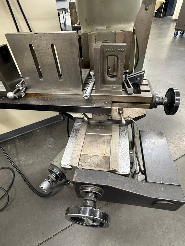 Bridgeport #EZ-Trak, CNC Vertical Mill, 9" x 48" table, 30" X, 12" Y, 16" Z, R8, 60-4,200 RPM, 3 HP, collets - Image 4