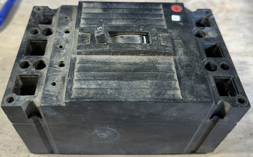 15 Amps, General Electric, type TE-frame, molded case circuit breaker, 3-pole, probable TEB/TED - Image 1