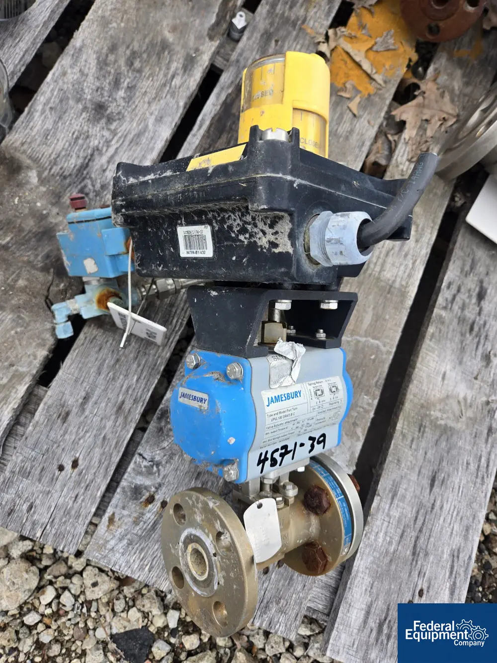 Pneumatic Valve, Stainless Steel, w/ remote control module, Beacon open/closed indicator - Image 1