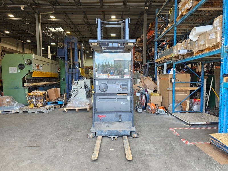 3,000 lb. Crown #SP3410-30, Electric Order Picker, 194" max. lift height, 119" lowered mast, 42" forks, 38" - Image 4