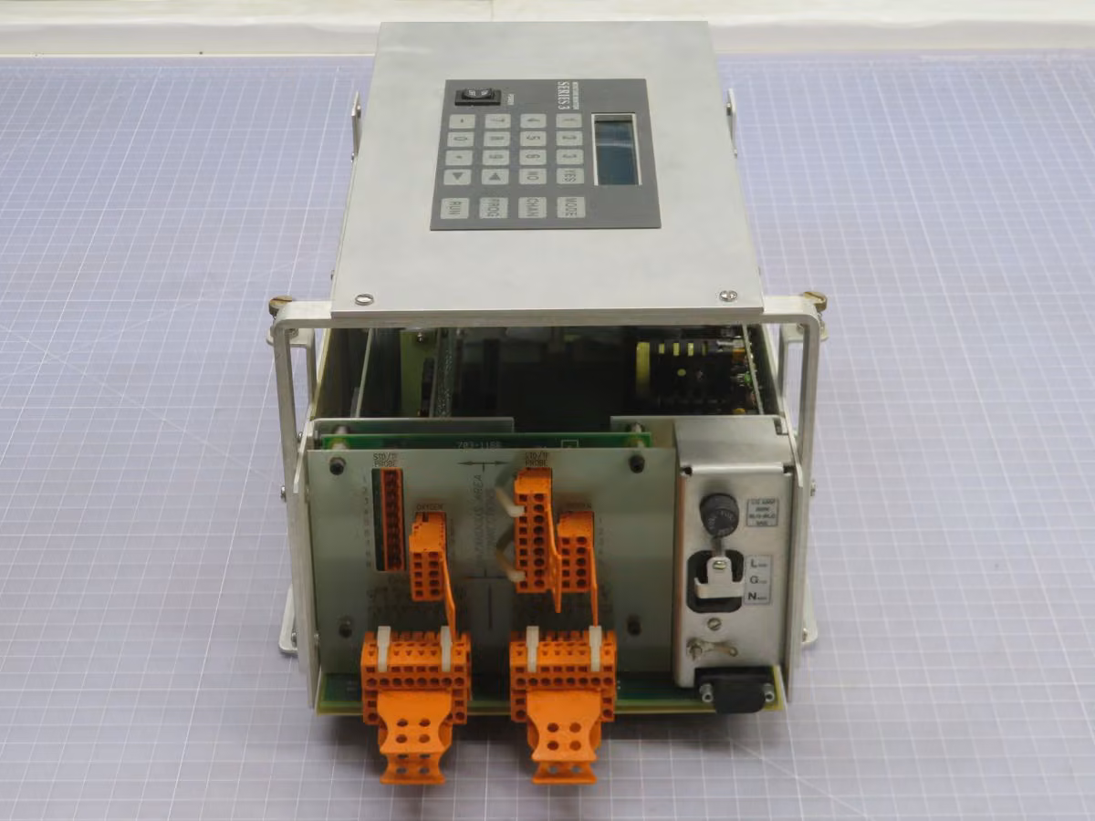 General Electric #MMS3-541-30-080S, rack dewpoint analyzer, 1 channel, 240 VAC, 50/60 Hz. - Image 1