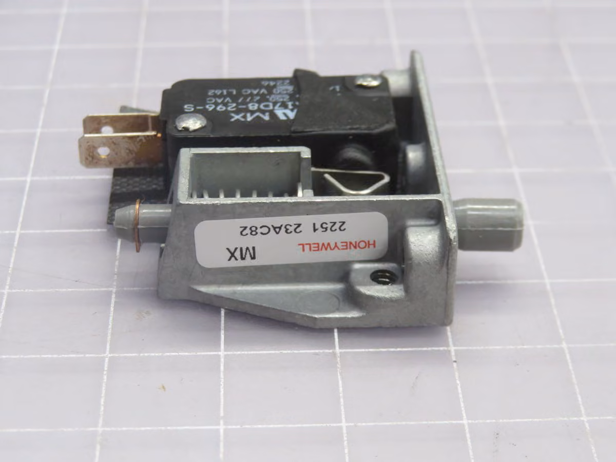 Honeywell #23AC82, Basic Switch-Door Switch, LOT of 50 - Image 3
