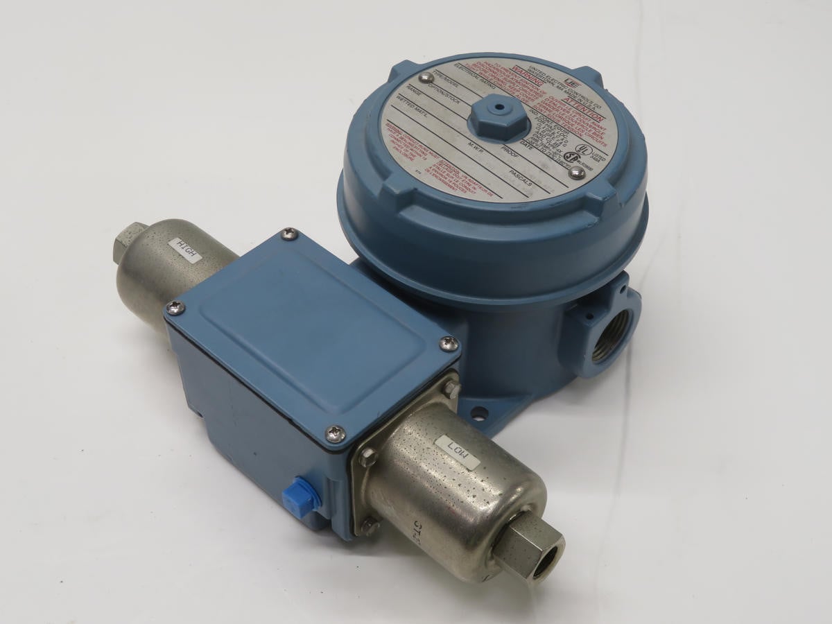United Electric #J120K-157, Pressure Switch - Image 1