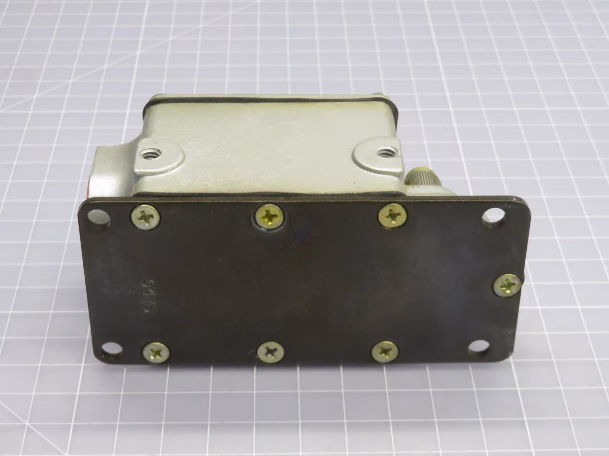 Controls Namco #EA060-12100, Namco Limit Switch - Image 1