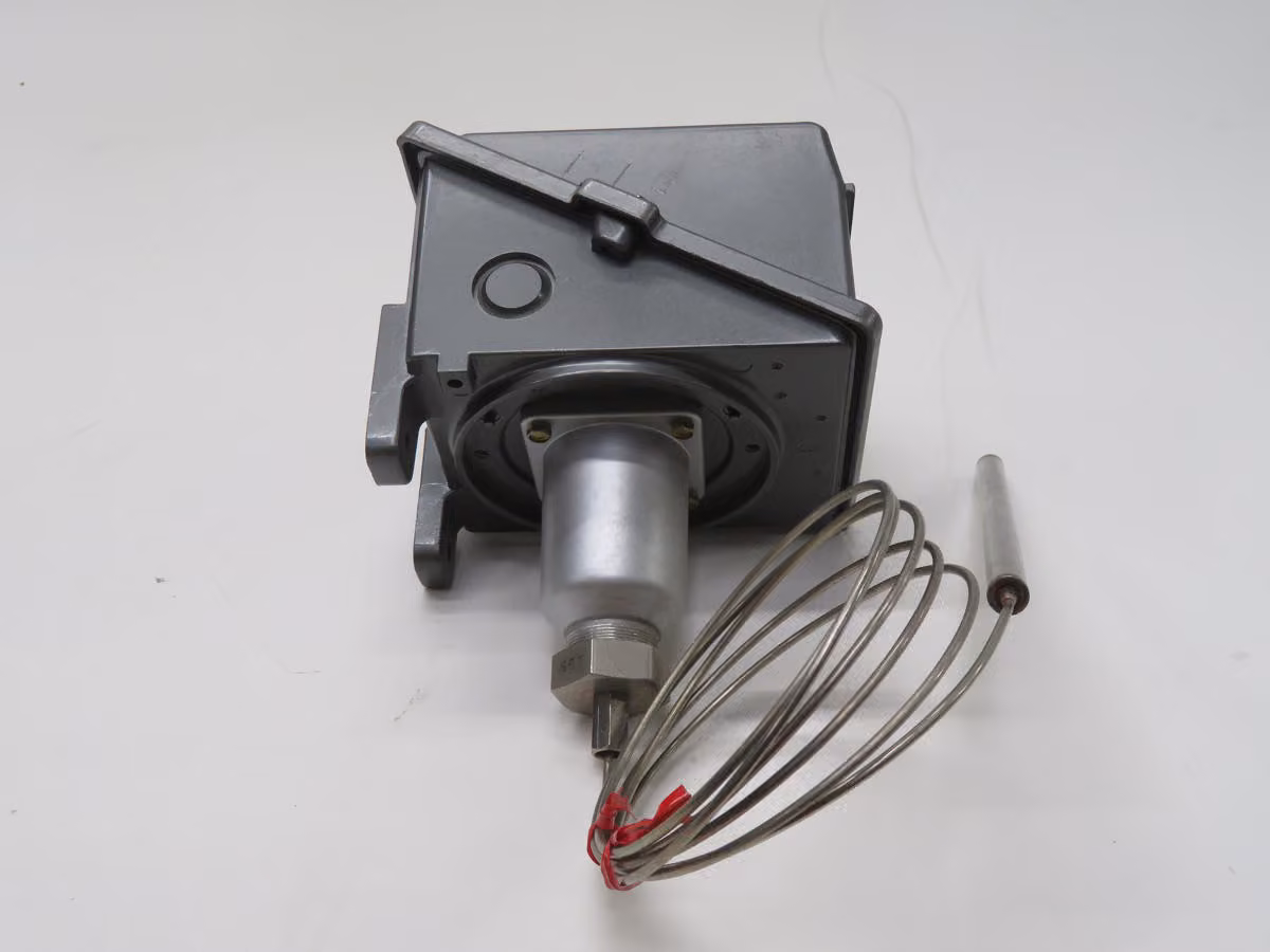 United Electric #E402, 4BS Temperature Switch - Image 1