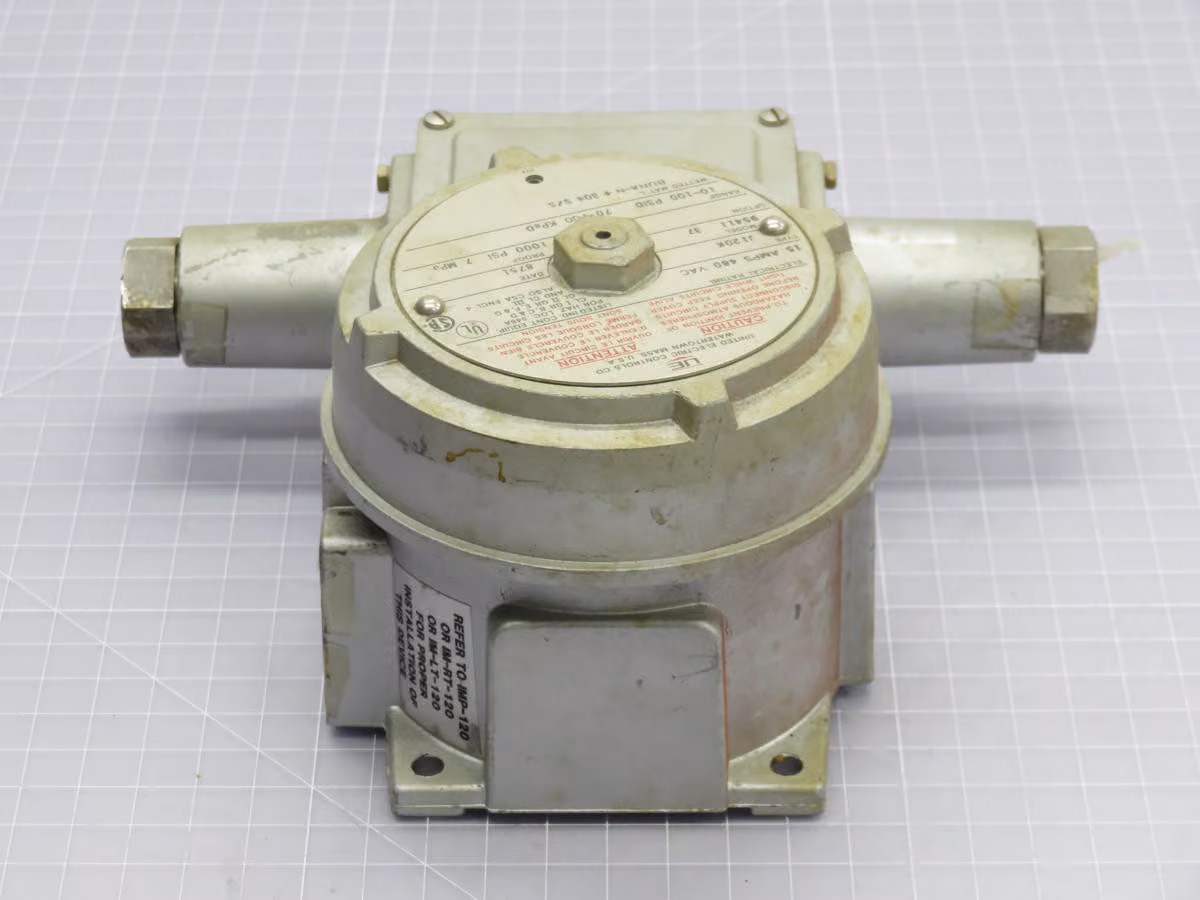 United Electric #95411, 37 temperature switch asse - Image 4